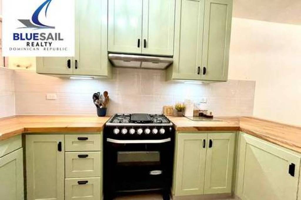LARGE 1 BEDROOM 30 STEPS FROM BEACH, COMPLETELY RENOVATED