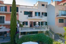 Investment :: Townhouse in fantastic location in El Terreno neighborhood with sea view