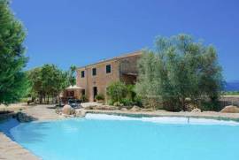 Winery with vacation rental license near Sencelles, in the heart of the island - Tramuntana views and pool