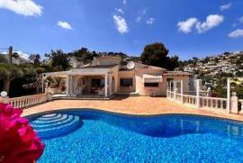 Elégante villa avec vue sur la mer à Benimeit, Moraira.