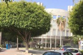 Location, location comercial space in Cristamar with plenty of business possibilities, the best spot in Puerto Banús.