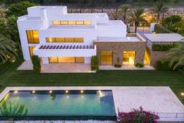 Turnkey and off plan villas in a prestigious & exclusive resort in Casares Coast.