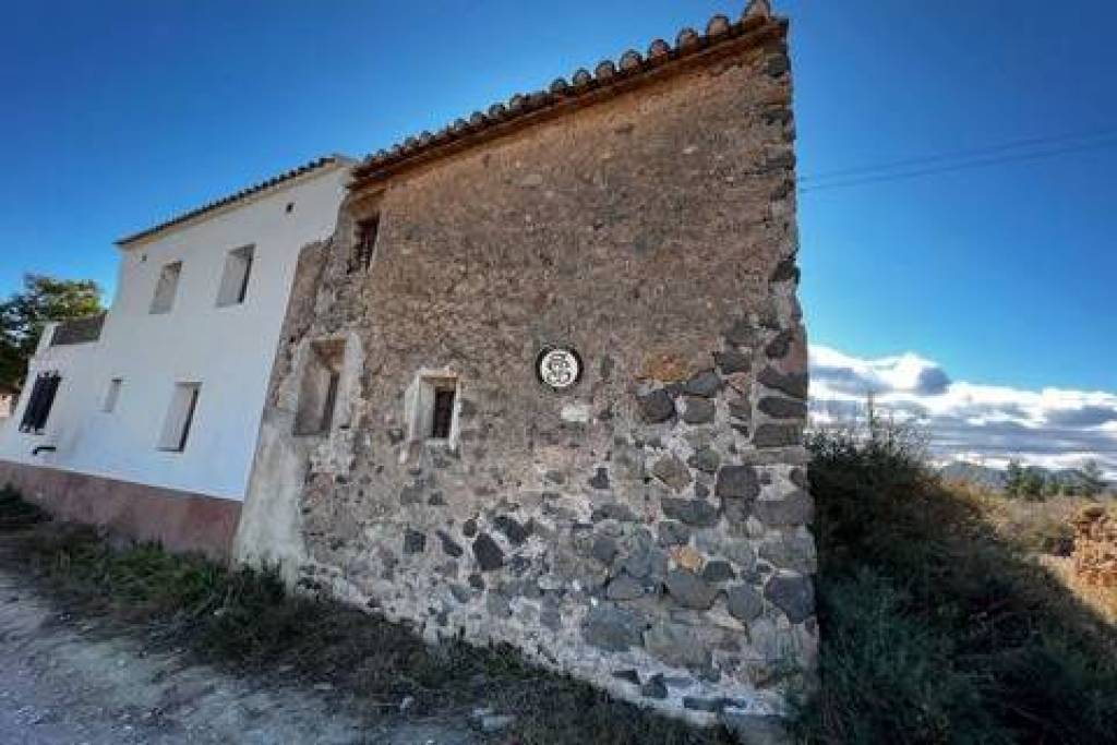 REF 916 Voor € 65.000 Project voor een huis op het platteland