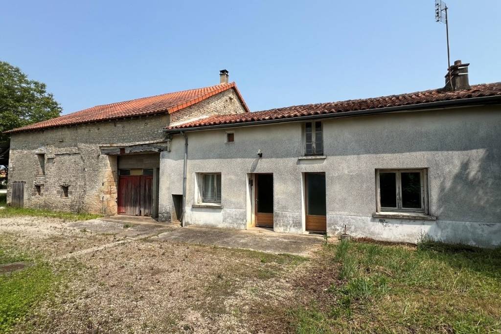 €112900 - 5 Bedroom Stone House to Renovate. Gardens & Attached Barn