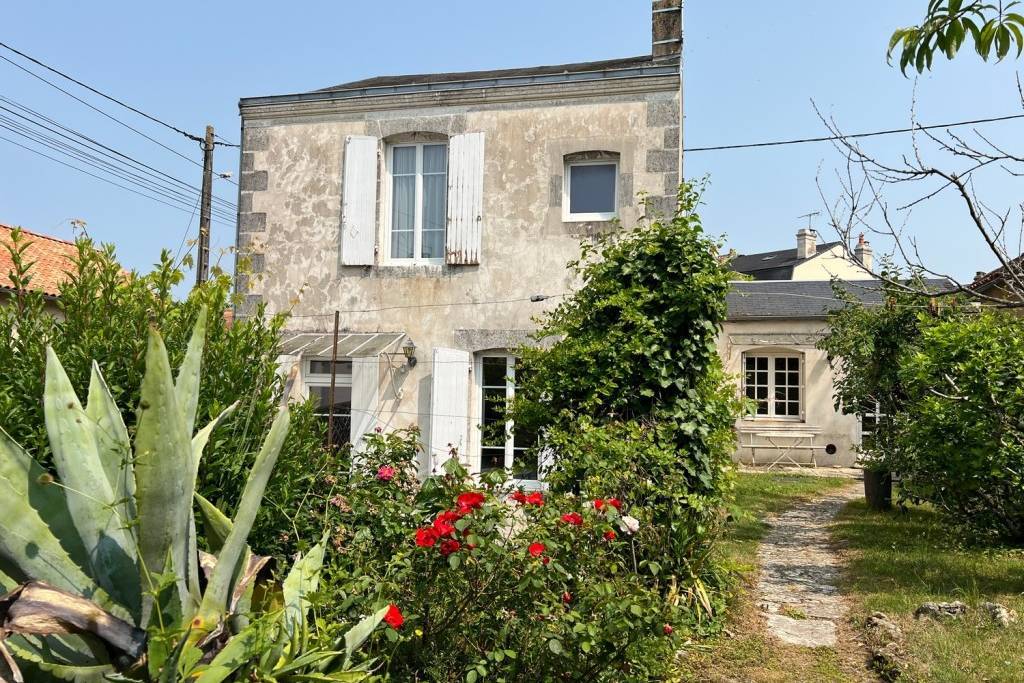 €127650 - Character Town House with 3 Bedrooms, Garden and Garage in Ruffec