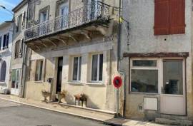€158500 - Spacious Village Property With Commerce In Walking Distance