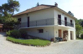 €186170 - Beautiful Detached Property With Independant Apartment