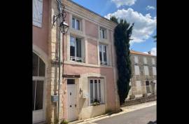 €199950 - Beautiful 4 Bedroom House in the Picturesque Village of Nanteuil-en-Vallee