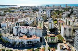 Completely Renovated 4 Bedroom Apartment in Portimão