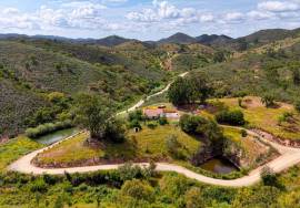 Charming 4-hectare farm for sale in idyllic Salto - São Bartolomeu de Messines