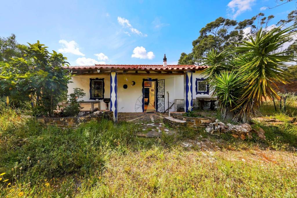 Charming 4-hectare farm for sale in idyllic Salto - São Bartolomeu de Messines