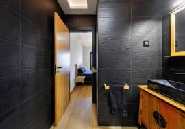 Fully renovated and furnished 2-bedroom apartment in Mexilhoeira da Carregação