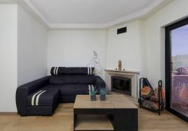 Fully renovated and furnished 2-bedroom apartment in Mexilhoeira da Carregação