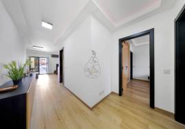 Fully renovated and furnished 2-bedroom apartment in Mexilhoeira da Carregação