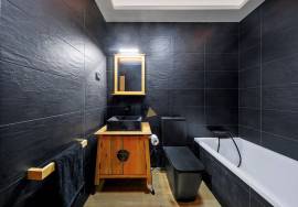 Fully renovated and furnished 2-bedroom apartment in Mexilhoeira da Carregação