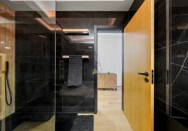 Fully renovated and furnished 2-bedroom apartment in Mexilhoeira da Carregação