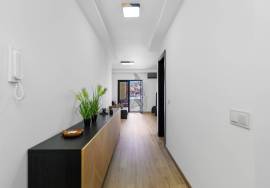 Fully renovated and furnished 2-bedroom apartment in Mexilhoeira da Carregação