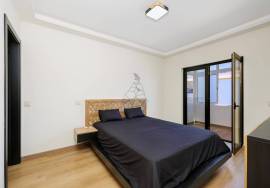 Fully renovated and furnished 2-bedroom apartment in Mexilhoeira da Carregação