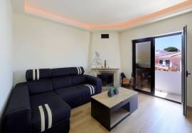 Fully renovated and furnished 2-bedroom apartment in Mexilhoeira da Carregação