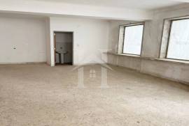 Loja com 210m² e Acesso Direto à Rua Para Veículos