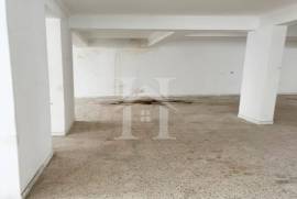 Loja com 210m² e Acesso Direto à Rua Para Veículos