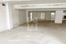 Loja com 210m² e Acesso Direto à Rua Para Veículos