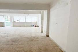 Loja com 210m² e Acesso Direto à Rua Para Veículos