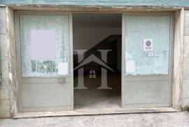 Loja com 210m² e Acesso Direto à Rua Para Veículos