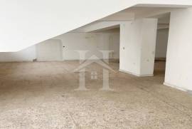 Loja com 210m² e Acesso Direto à Rua Para Veículos