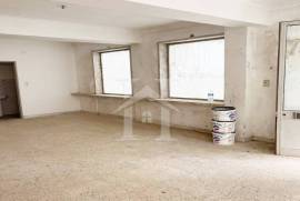 Loja com 210m² e Acesso Direto à Rua Para Veículos