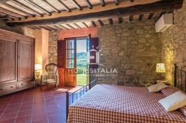 Elegant Tuscan Farmhouse with Pool and Panoramic Views