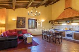 Elegant Tuscan Farmhouse with Pool and Panoramic Views
