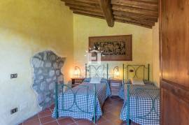 Elegant Tuscan Farmhouse with Pool and Panoramic Views