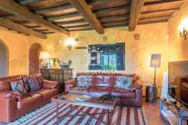 Elegant Tuscan Farmhouse with Pool and Panoramic Views