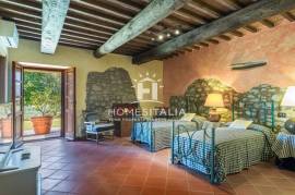 Elegant Tuscan Farmhouse with Pool and Panoramic Views
