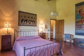 Elegant Tuscan Farmhouse with Pool and Panoramic Views