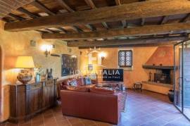 Elegant Tuscan Farmhouse with Pool and Panoramic Views