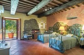 Elegant Tuscan Farmhouse with Pool and Panoramic Views