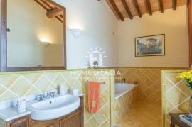 Elegant Tuscan Farmhouse with Pool and Panoramic Views