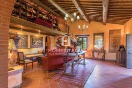 Elegant Tuscan Farmhouse with Pool and Panoramic Views