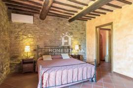 Elegant Tuscan Farmhouse with Pool and Panoramic Views
