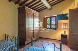 Elegant Tuscan Farmhouse with Pool and Panoramic Views