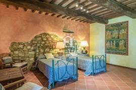 Elegant Tuscan Farmhouse with Pool and Panoramic Views
