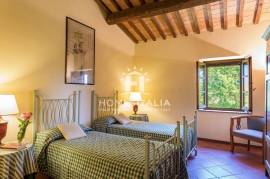 Elegant Tuscan Farmhouse with Pool and Panoramic Views