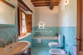 Elegant Tuscan Farmhouse with Pool and Panoramic Views