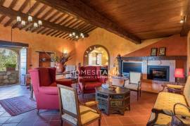 Elegant Tuscan Farmhouse with Pool and Panoramic Views