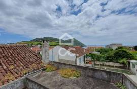 House with Garage in São Pedro