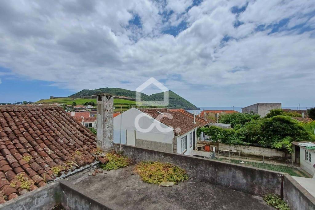 House with Garage in São Pedro