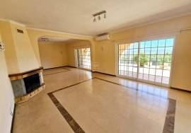 Traditional 3-Bedroom Country House with Panoramic Views in São Brás de Alportel