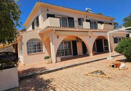 Traditional 3-Bedroom Country House with Panoramic Views in São Brás de Alportel